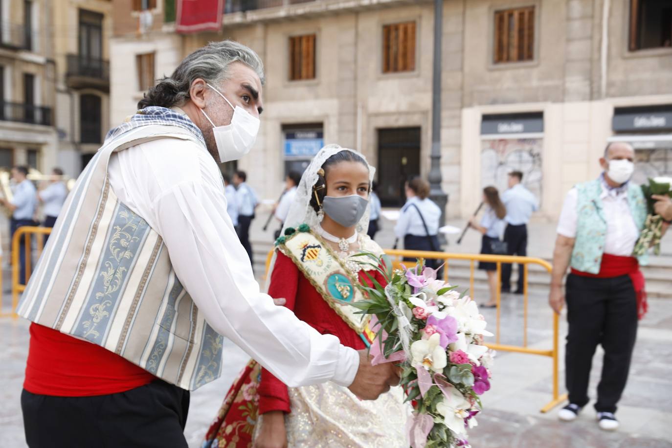 Los falleros se reencuentran con la Virgen este viernes 3 de septiembre, en las que pasarán a la historia como las Fallas más atípicas por las restricciones de la pandemia. Las comisiones vuelven a recorrer las calles de Valencia tras la cancelación de las fiestas el pasado 2020.