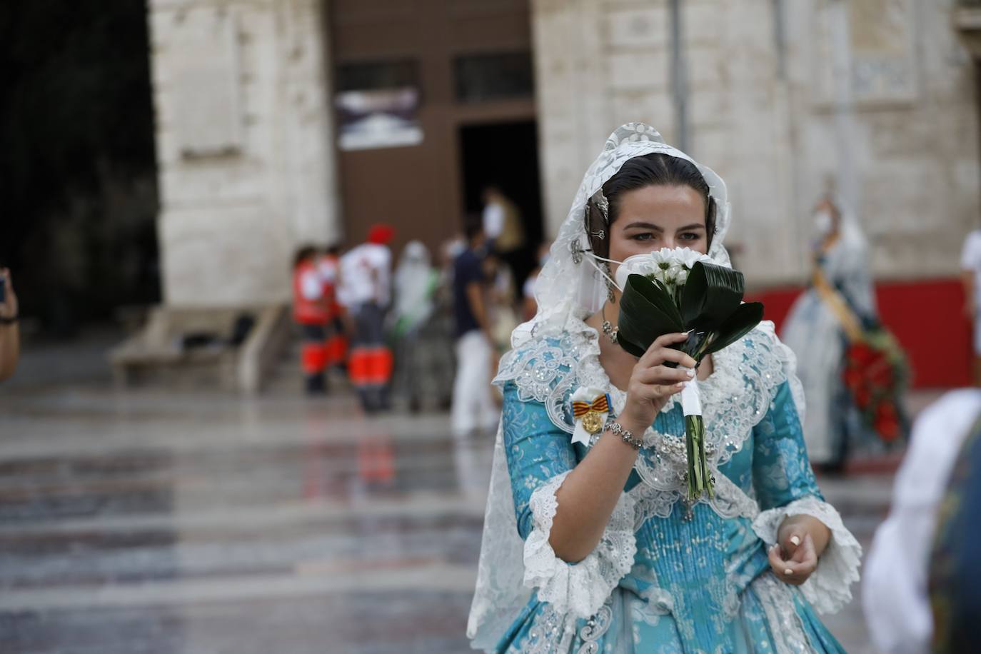 Los falleros se reencuentran con la Virgen este viernes 3 de septiembre, en las que pasarán a la historia como las Fallas más atípicas por las restricciones de la pandemia. Las comisiones vuelven a recorrer las calles de Valencia tras la cancelación de las fiestas el pasado 2020.