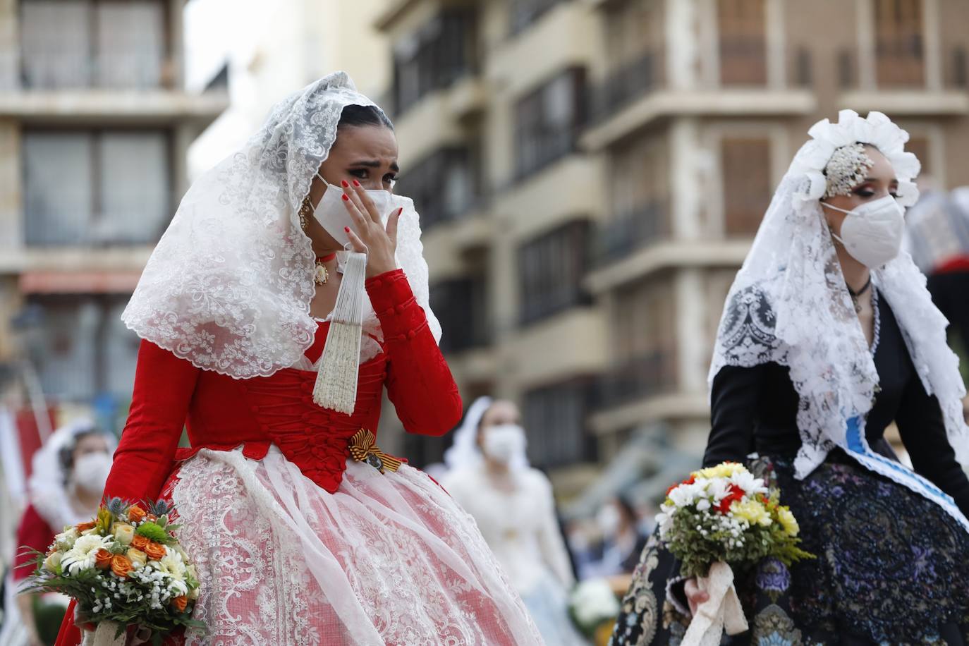 Los falleros se reencuentran con la Virgen este viernes 3 de septiembre, en las que pasarán a la historia como las Fallas más atípicas por las restricciones de la pandemia. Las comisiones vuelven a recorrer las calles de Valencia tras la cancelación de las fiestas el pasado 2020.