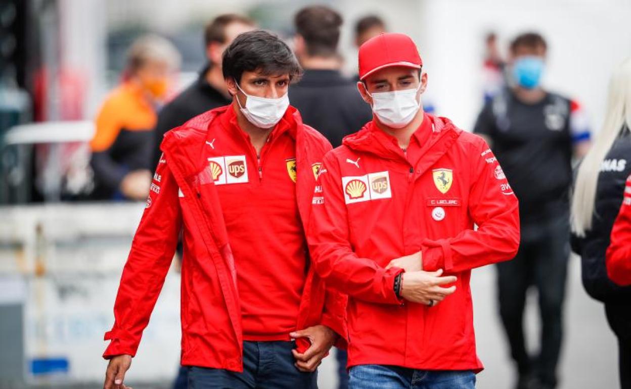 Carlos Sainz y Charles Leclerc, en el circuito de Zandvoort. 