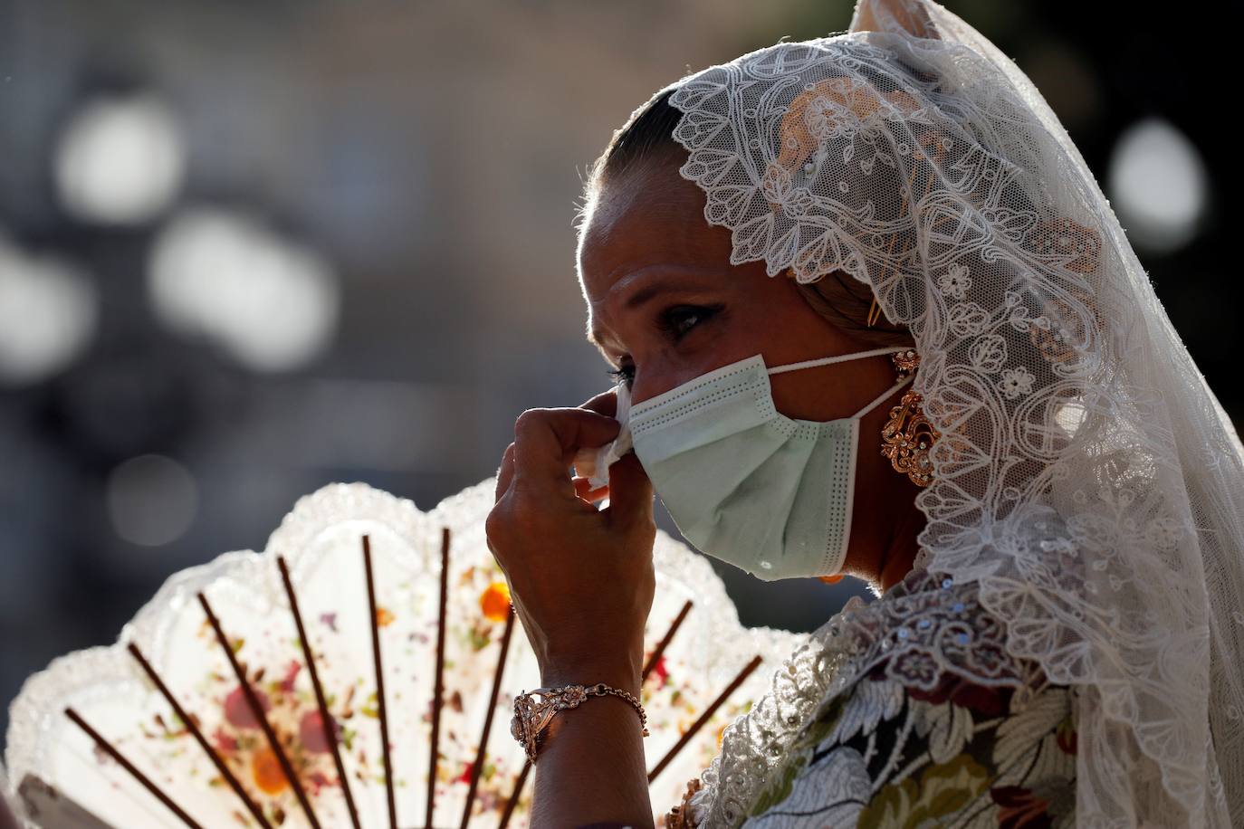 Los falleros se reencuentran con la Virgen este viernes 3 de septiembre, en las que pasarán a la historia como las Fallas más atípicas por las restricciones de la pandemia. Las comisiones vuelven a recorrer las calles de Valencia tras la cancelación de las fiestas el pasado 2020.