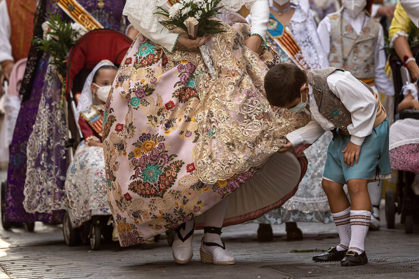 Los falleros se reencuentran con la Virgen este viernes 3 de septiembre, en las que pasarán a la historia como las Fallas más atípicas por las restricciones de la pandemia. Las comisiones vuelven a recorrer las calles de Valencia tras la cancelación de las fiestas el pasado 2020.