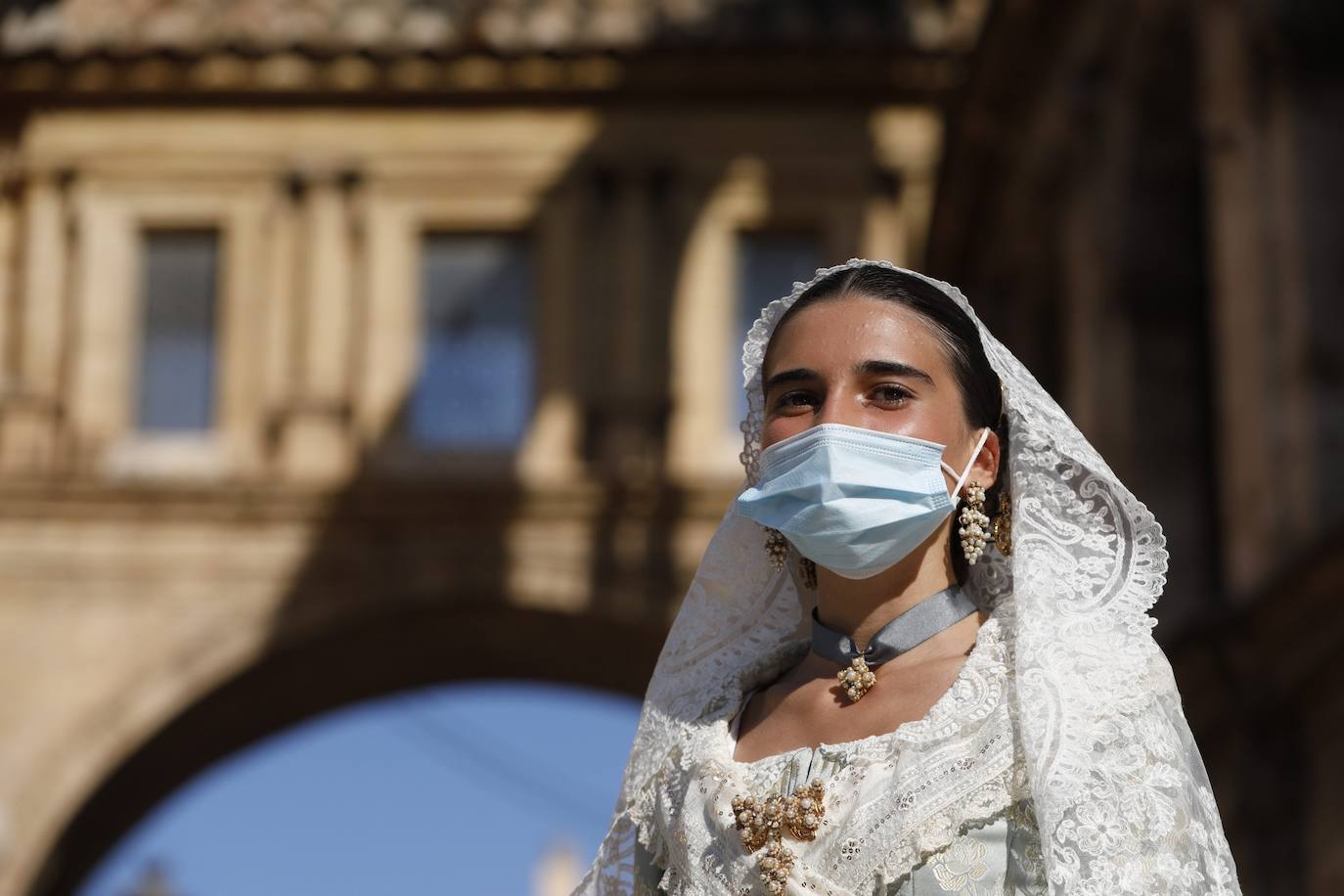 Los falleros se reencuentran con la Virgen este viernes 3 de septiembre, en las que pasarán a la historia como las Fallas más atípicas por las restricciones de la pandemia. Las comisiones vuelven a recorrer las calles de Valencia tras la cancelación de las fiestas el pasado 2020.