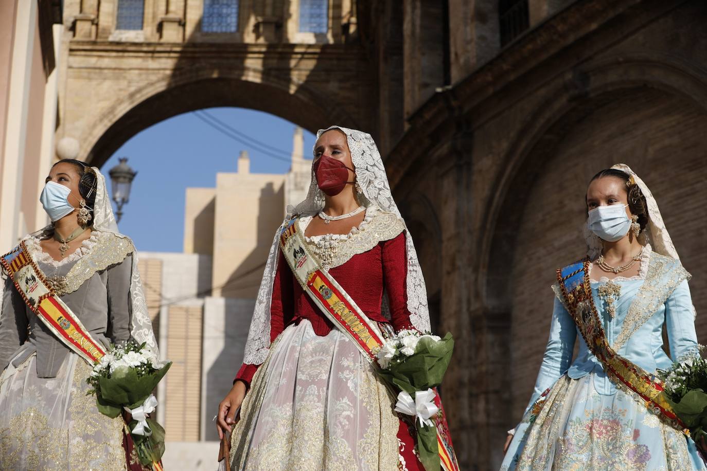 Los falleros se reencuentran con la Virgen este viernes 3 de septiembre, en las que pasarán a la historia como las Fallas más atípicas por las restricciones de la pandemia. Las comisiones vuelven a recorrer las calles de Valencia tras la cancelación de las fiestas el pasado 2020.