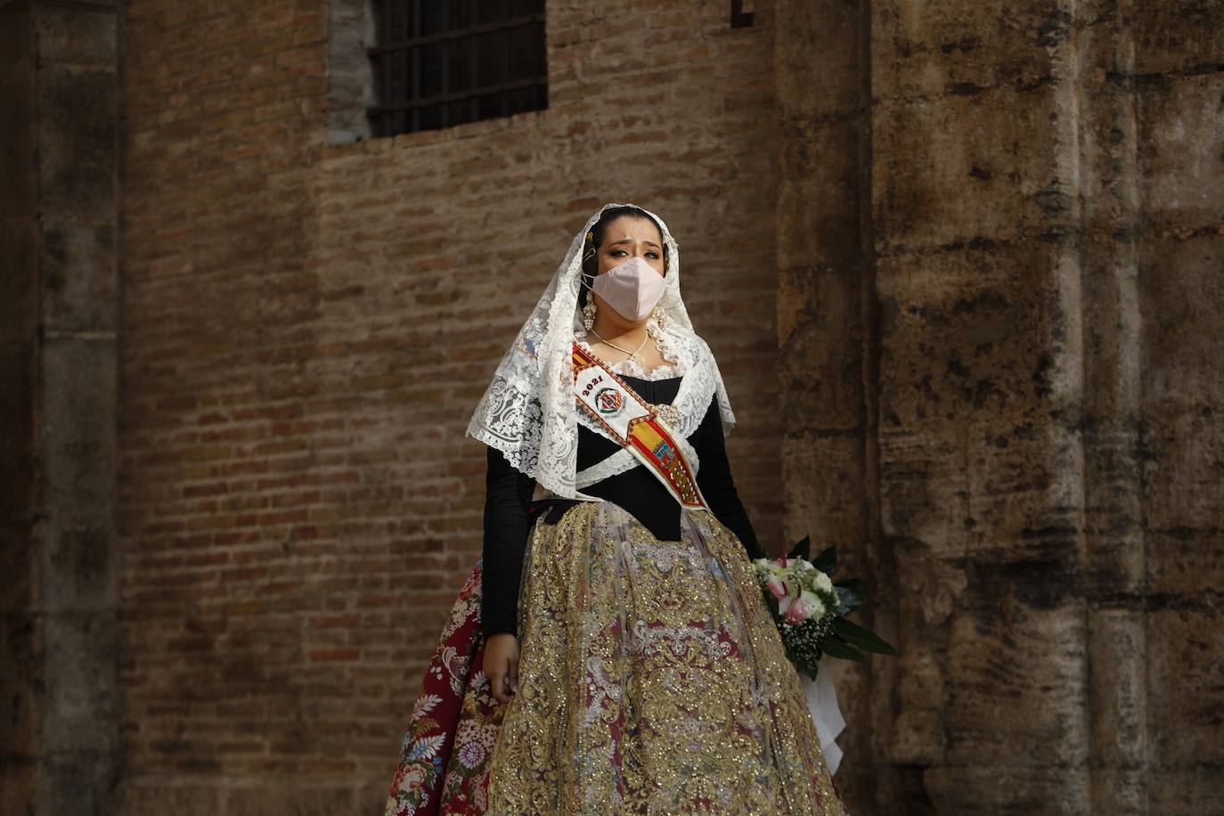 Los falleros se reencuentran con la Virgen este viernes 3 de septiembre, en las que pasarán a la historia como las Fallas más atípicas por las restricciones de la pandemia. Las comisiones vuelven a recorrer las calles de Valencia tras la cancelación de las fiestas el pasado 2020.