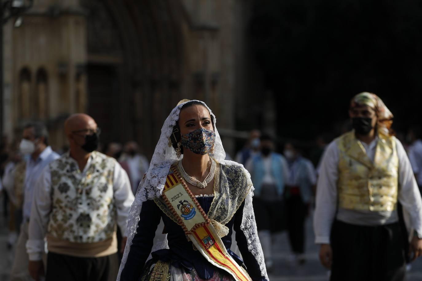 Los falleros se reencuentran con la Virgen este viernes 3 de septiembre, en las que pasarán a la historia como las Fallas más atípicas por las restricciones de la pandemia. Las comisiones vuelven a recorrer las calles de Valencia tras la cancelación de las fiestas el pasado 2020.