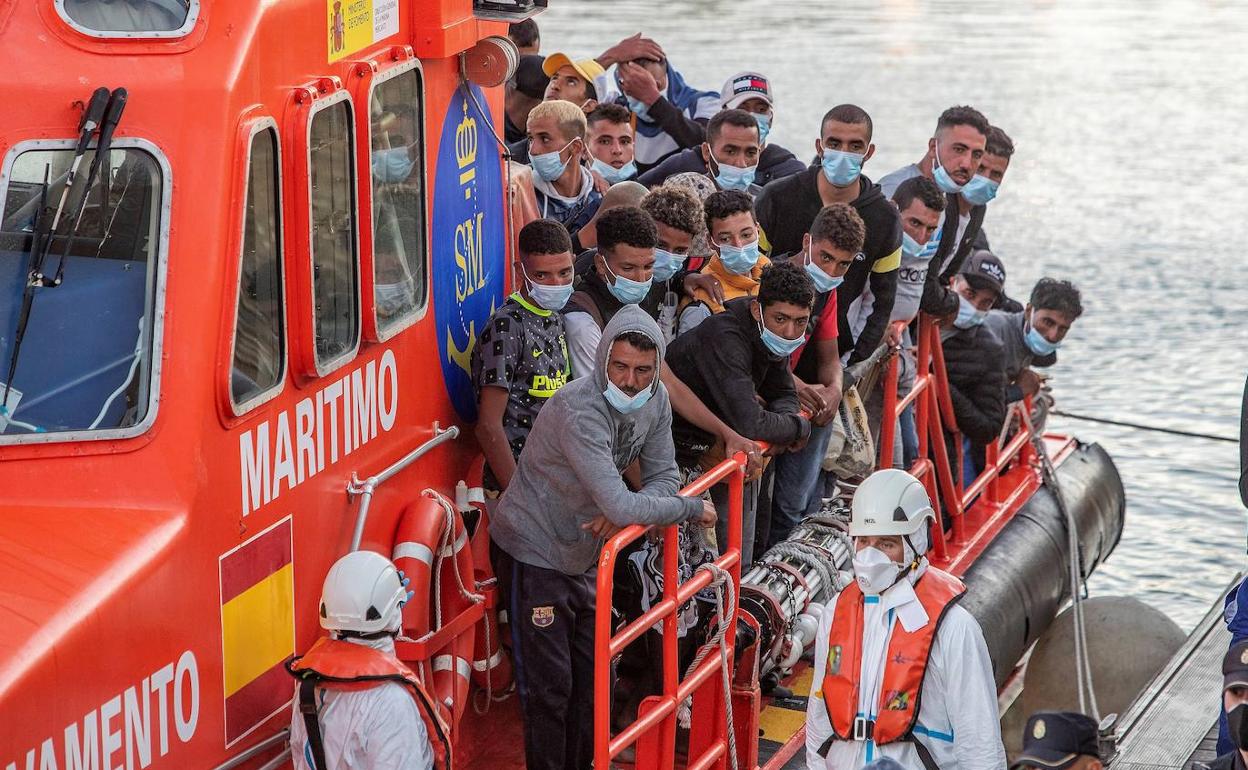 La embarcación fue detectada a una milla de la costa, a la altura de San Gabriel. 