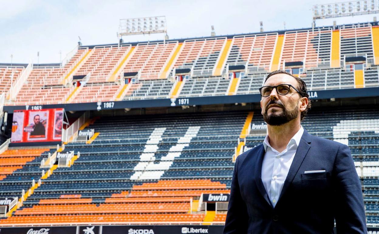 José Bordalás mira al cielo de Mestalla. 