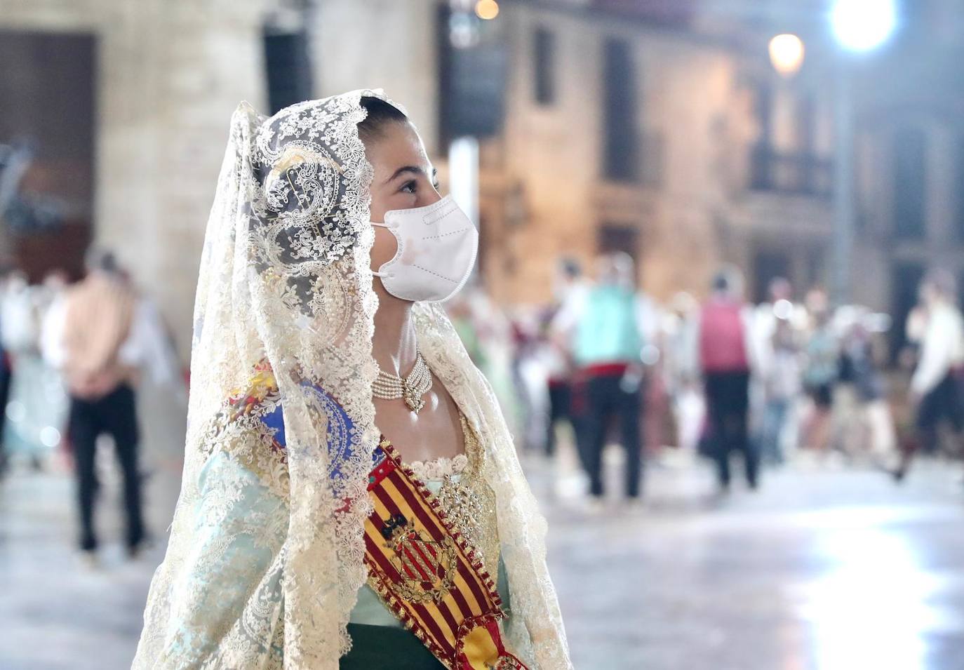 Los falleros se reencuentran con la Virgen este viernes 3 de septiembre, en las que pasarán a la historia como las Fallas más atípicas por las restricciones de la pandemia. Las comisiones vuelven a recorrer las calles de Valencia tras la cancelación de las fiestas el pasado 2020.