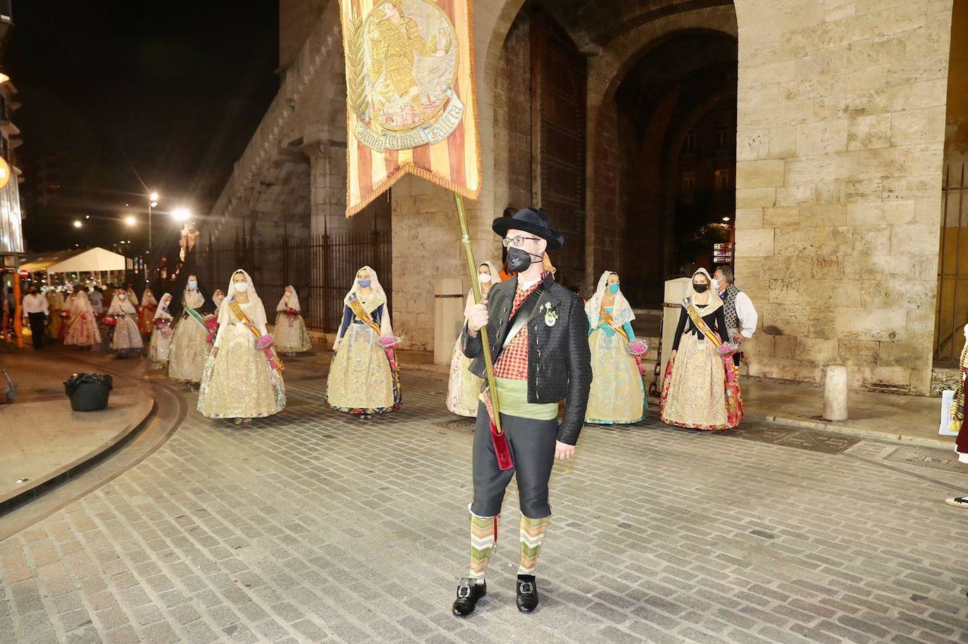 Los falleros se reencuentran con la Virgen este viernes 3 de septiembre, en las que pasarán a la historia como las Fallas más atípicas por las restricciones de la pandemia. Las comisiones vuelven a recorrer las calles de Valencia tras la cancelación de las fiestas el pasado 2020.