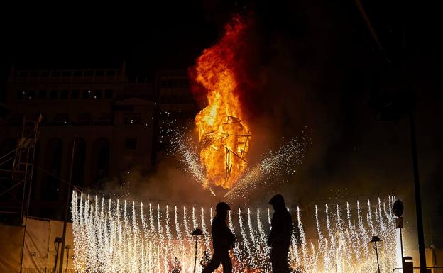 Así ha sido la cremà de la falla municipal de Valencia