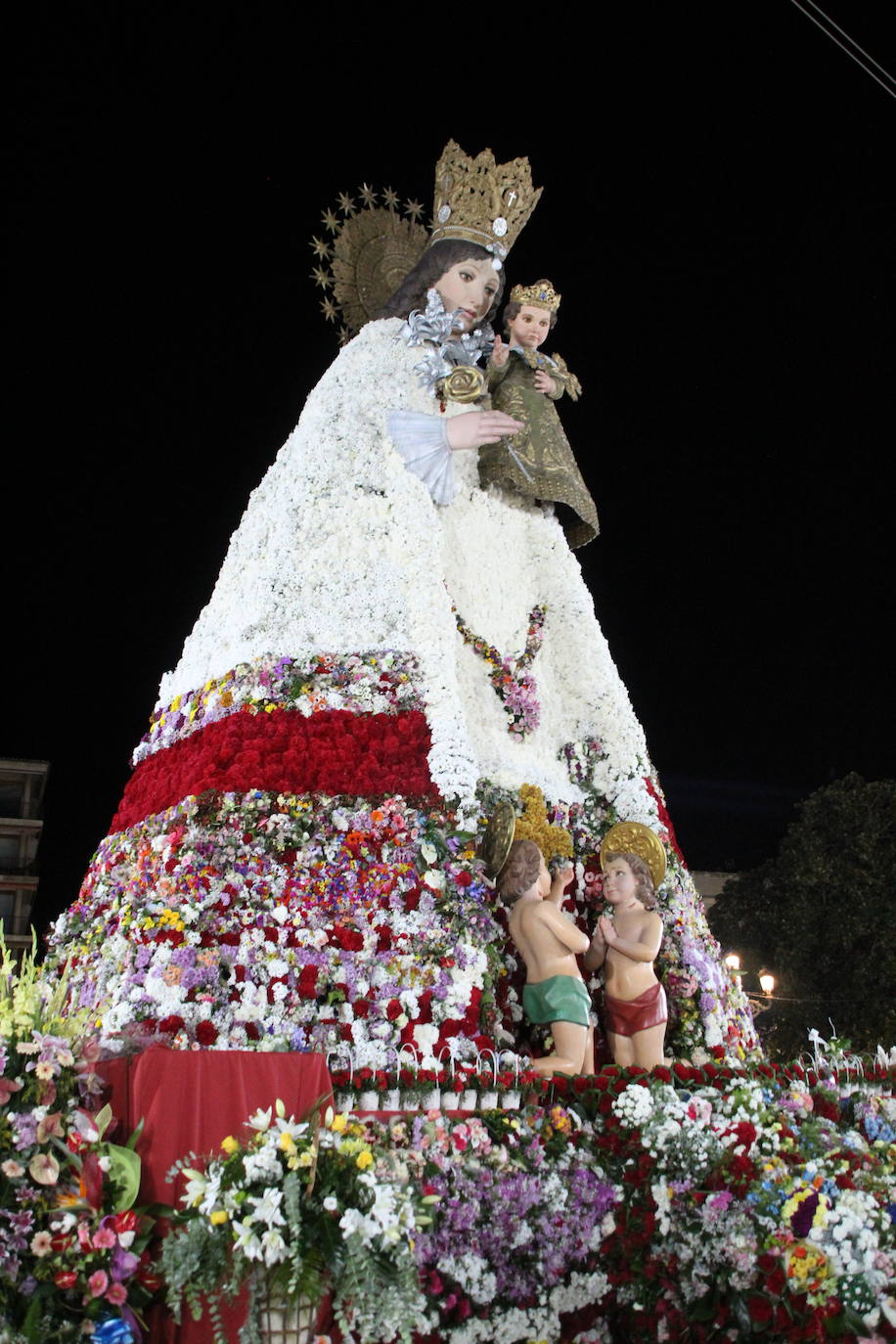 Fotos: Consuelo Llobell cierra una Ofrenda histórica