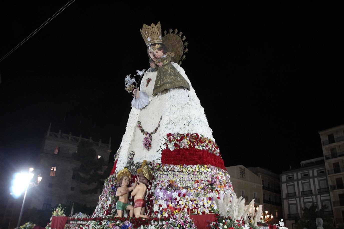 Fotos: Consuelo Llobell cierra una Ofrenda histórica