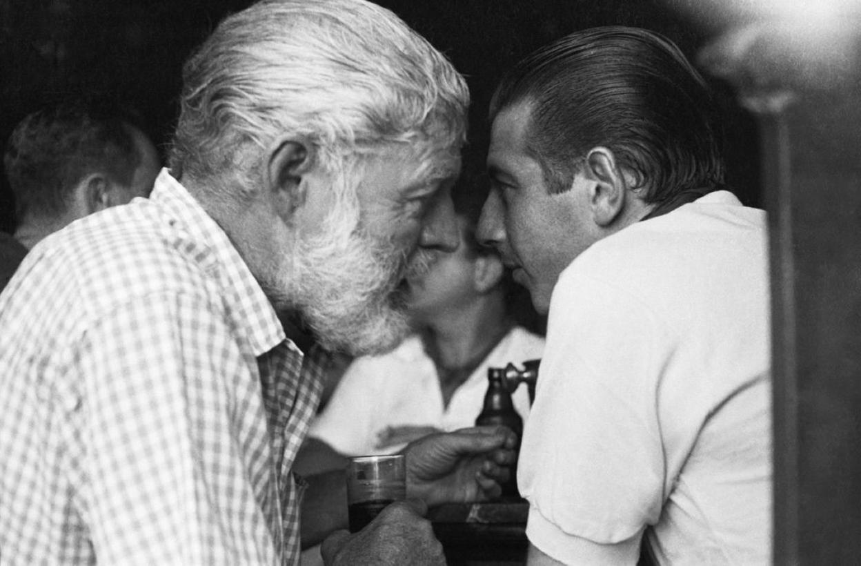 Hemingway y el torero Antonio Ordóñez. lp