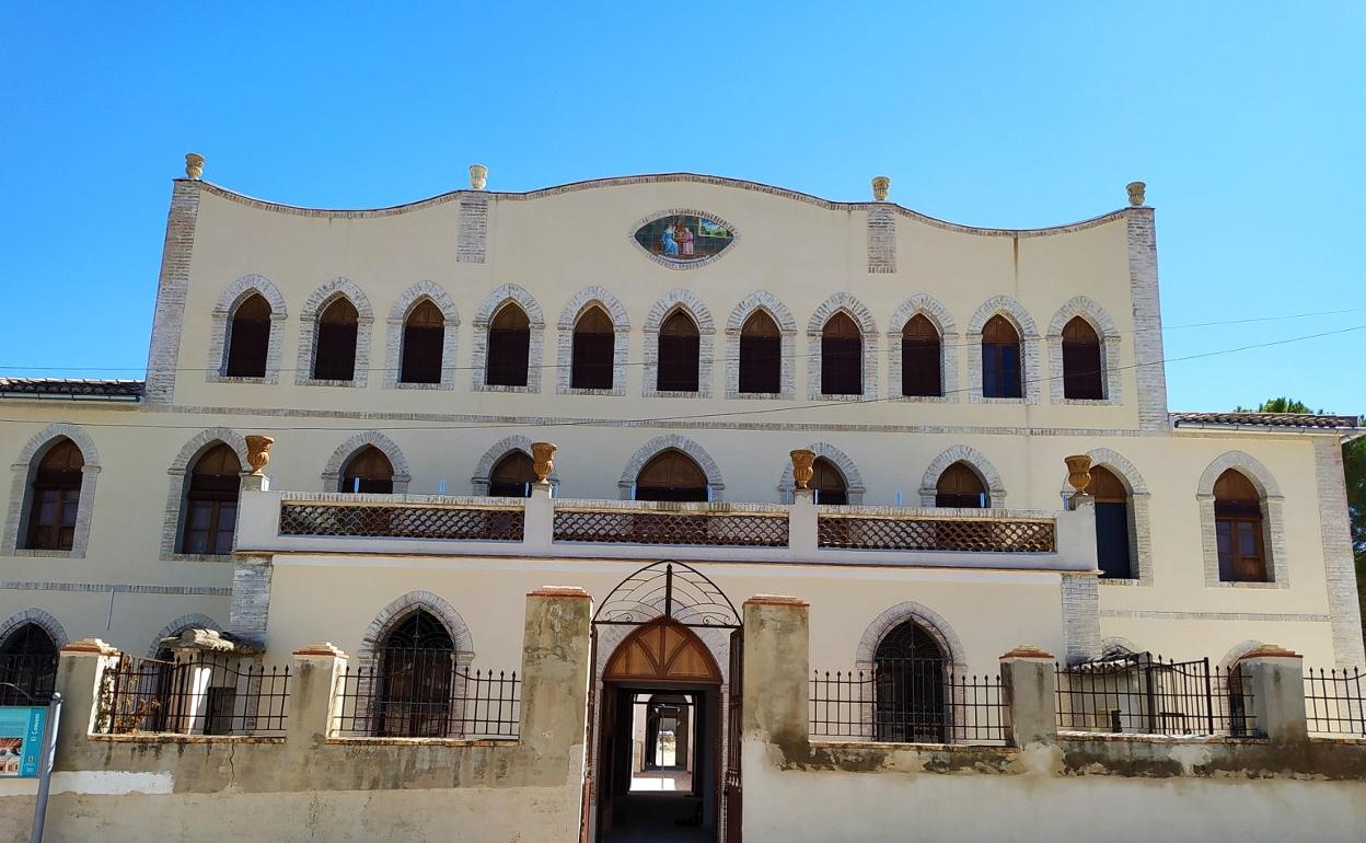 Fachada del antiguo convento Capuchinas ahora sede del Ayuntamiento. 