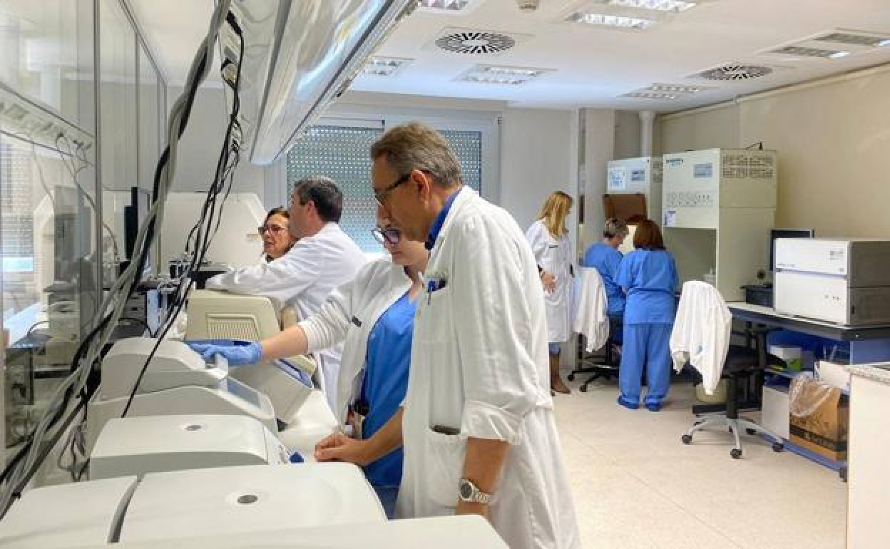 Laboratorio del hospital Arnau de Vilanova, en Valencia. 