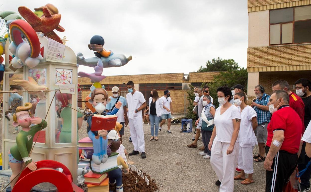 Quince fallas para homenajear a los sanitarios y residencias