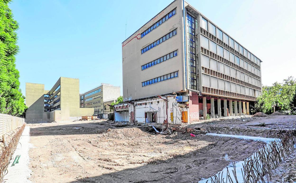 Solar donde se alzaba la antigua escuela de ingenieros agrícolas. 