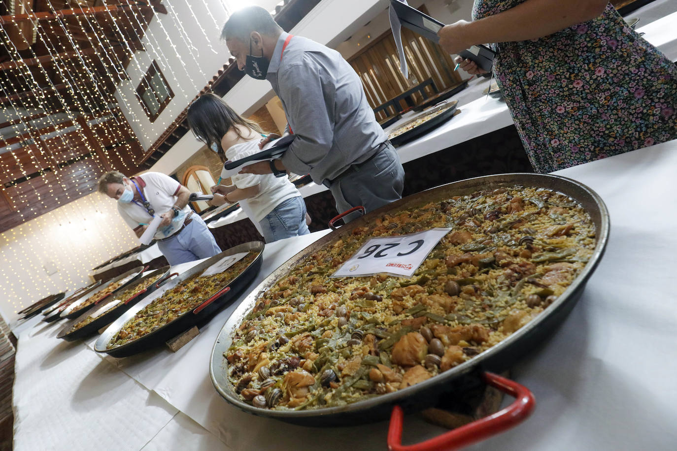 La localidad celebra una nueva edición del concurso internacional del plato tradicional valenciano