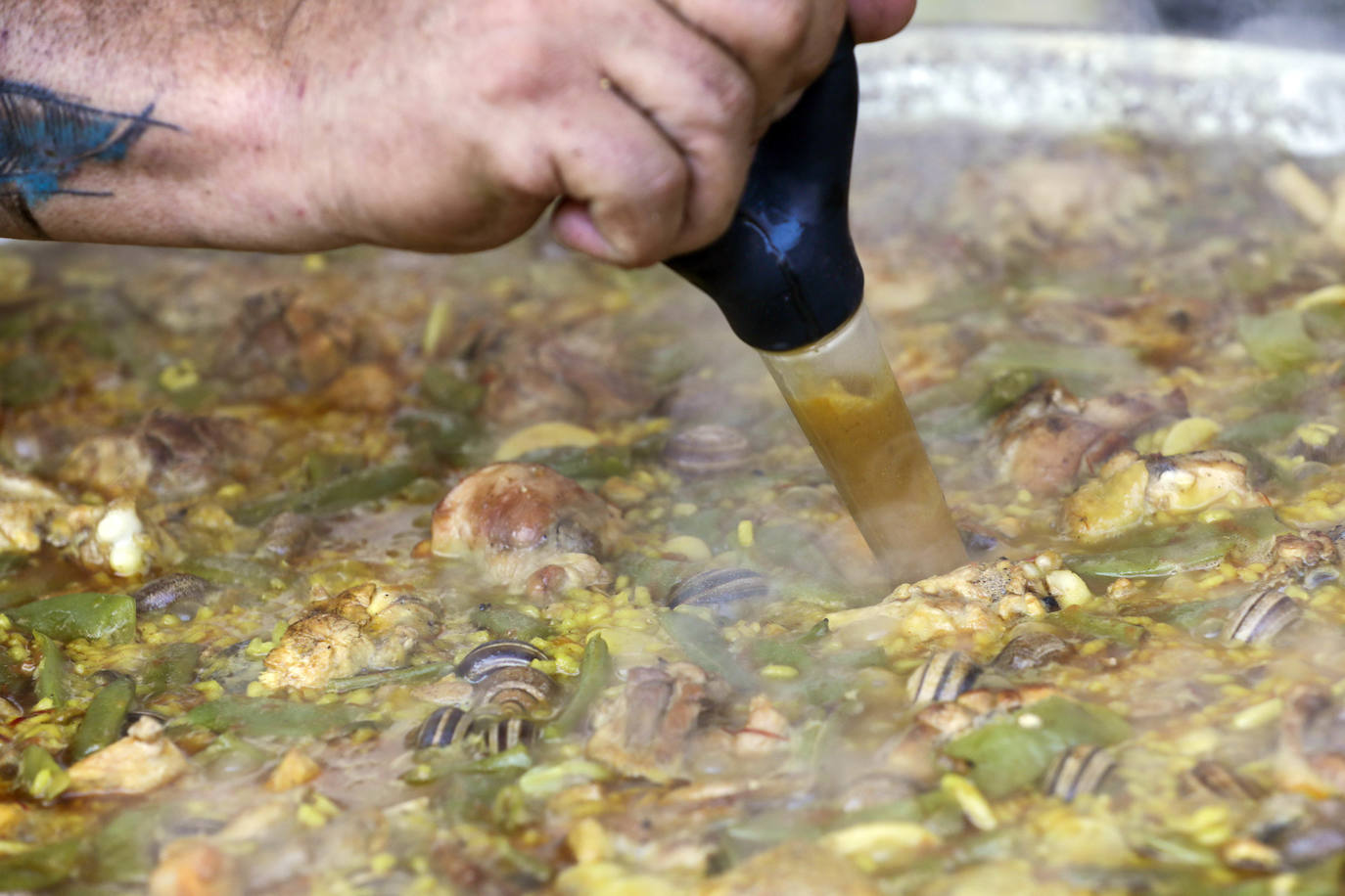 La localidad celebra una nueva edición del concurso internacional del plato tradicional valenciano