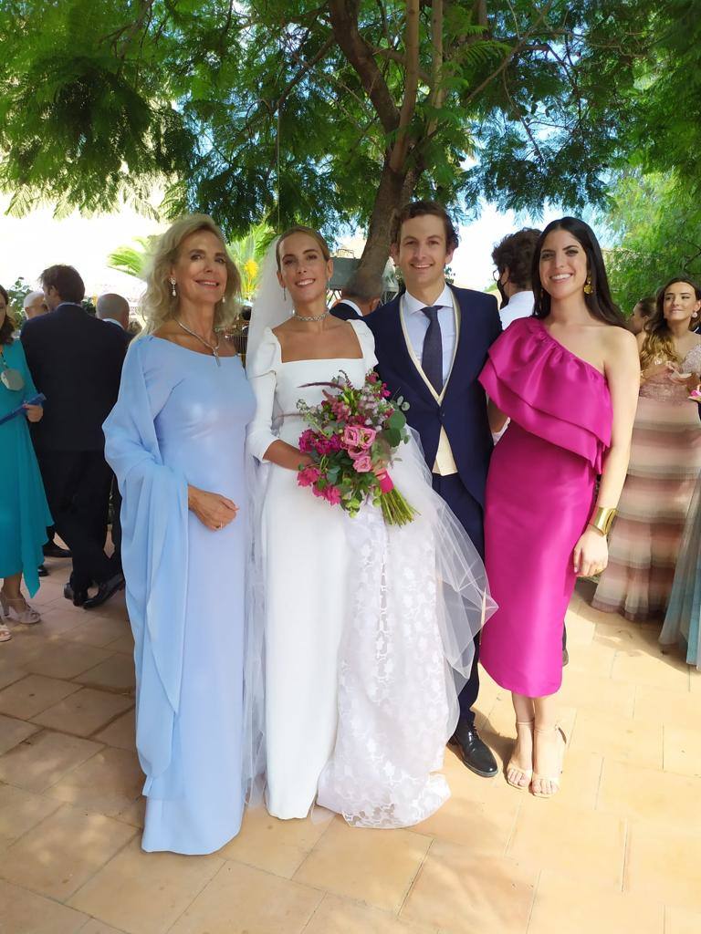 Yago Giménez y Paz Juárez se casan: las fotos de la boda de ensueño de los notarios en Valencia.