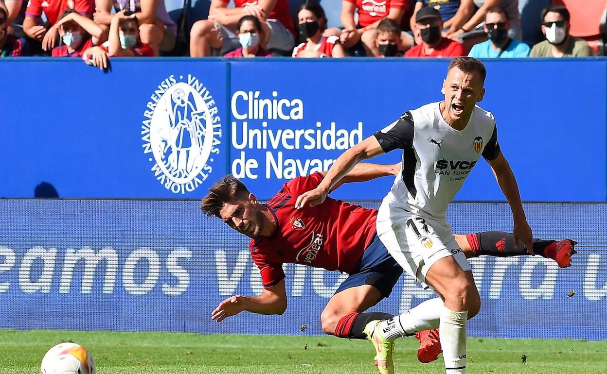 Cheryshev, durante una acción del partido en Pamplona. 