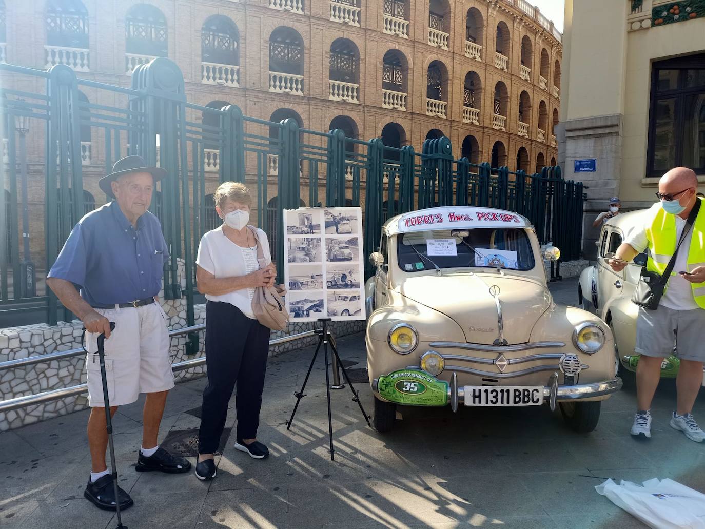 El Club Amigos Renault 4/4 celebra en la Estación del Norte la Concentración Nacional Mediterráneo 2021, recuperando para la memoria unos de los modelos más antiguos de la marca francesa