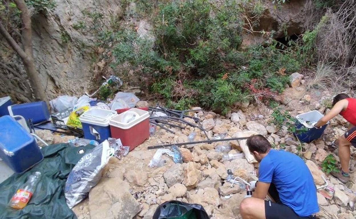 Basura recogida hoy en Benitatxell en la jornada de limpieza de la cala dels Testos. 