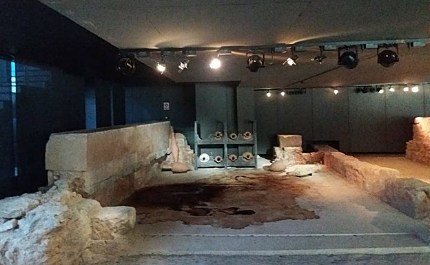 Un charco de agua oxidada ensucia restos de la Valencia fundacional romana 