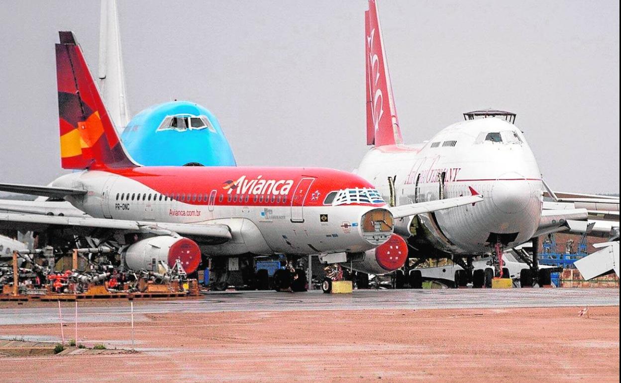 Aviones estacionados en el aeropuerto de Teruel.