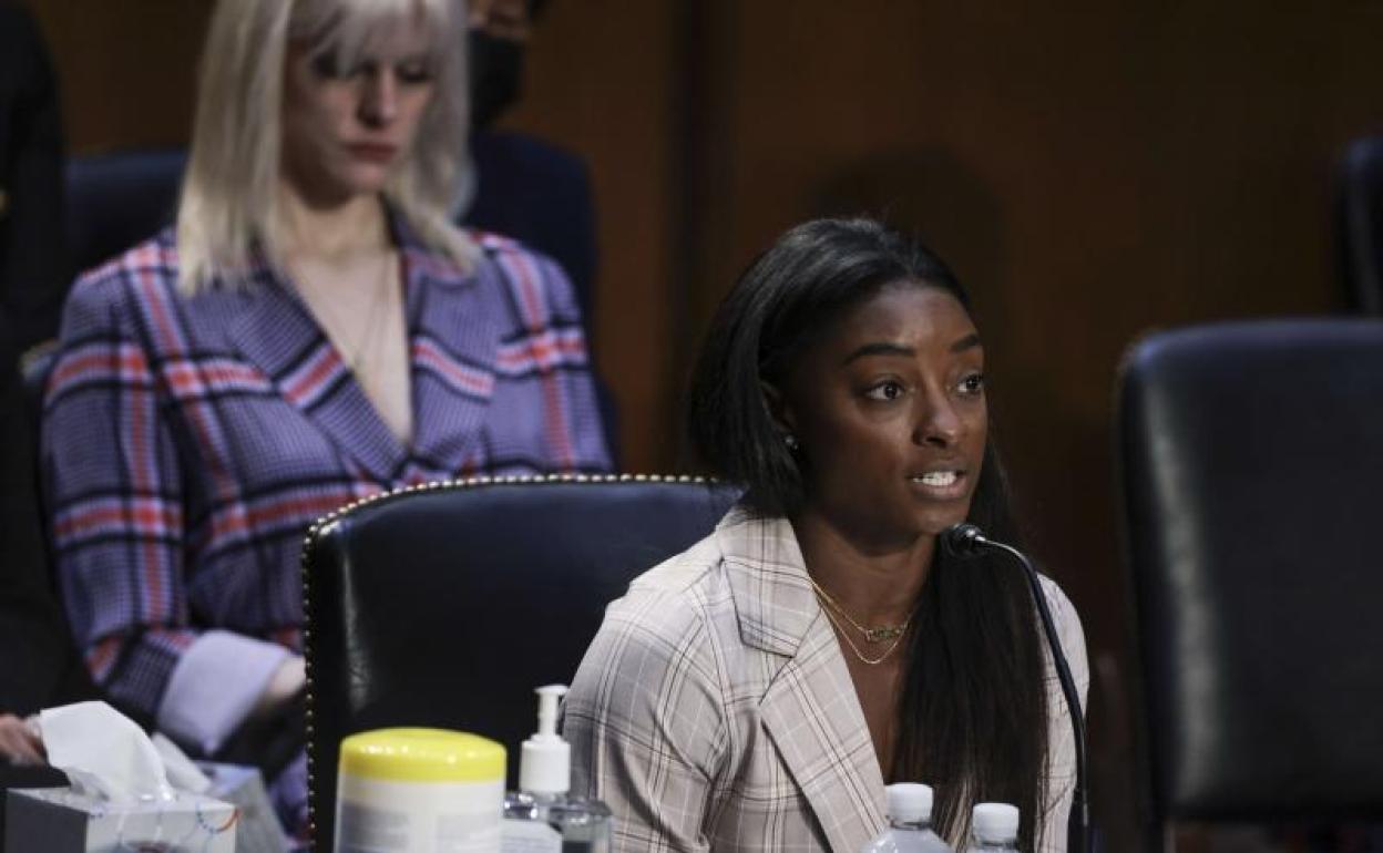 Simone Biles, durante su testimonio en el Senado. 
