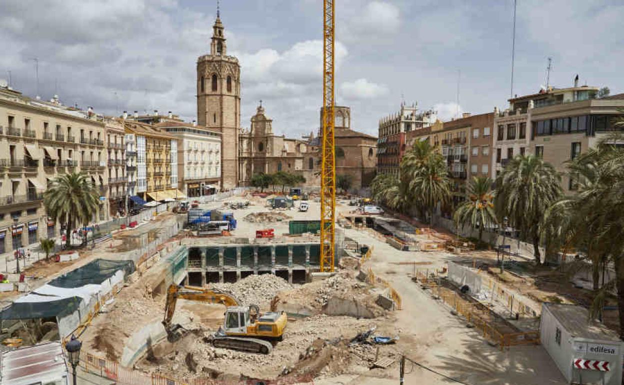 Obras en la plaza de la Reina.