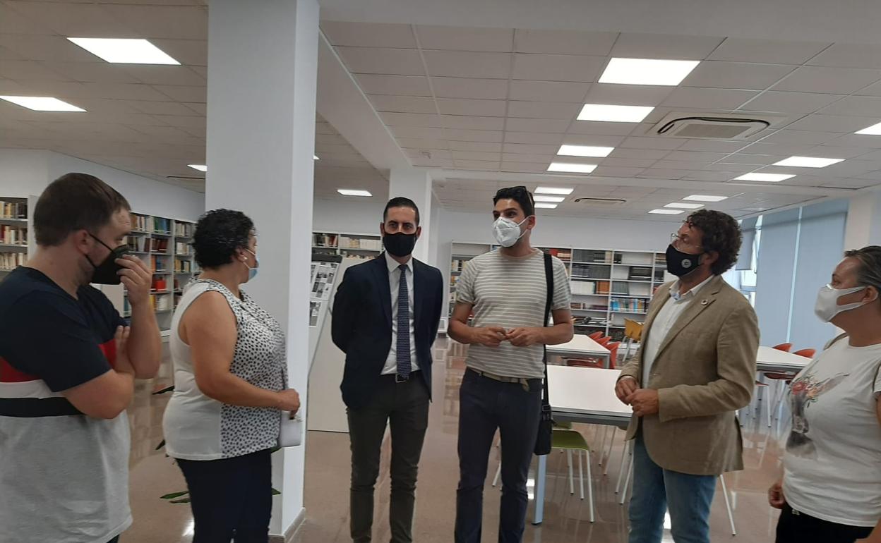 Bielsa con el alcalde de La Font, Pablo Puig, y otras autoridades. 