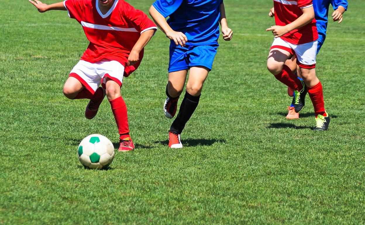 Imagen de un partido de fútbol formativo. 