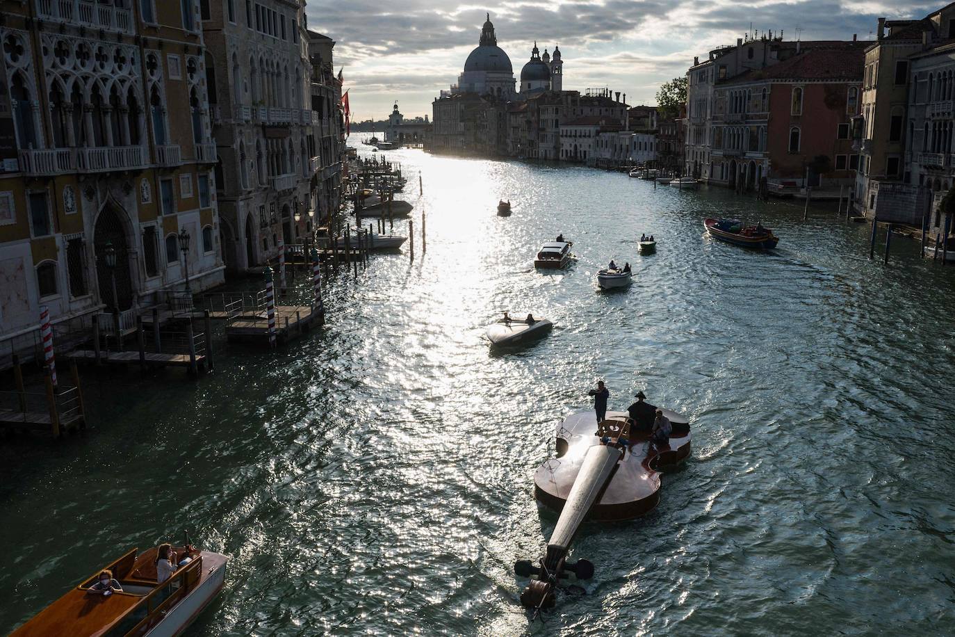 Fotos: Un violín en aguas de Venecia