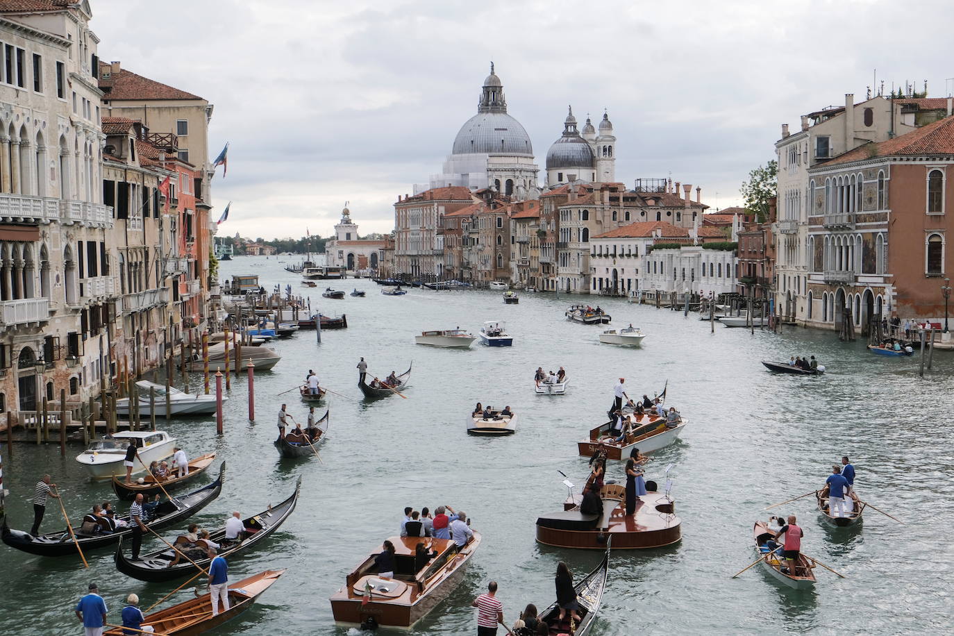 Fotos: Un violín en aguas de Venecia