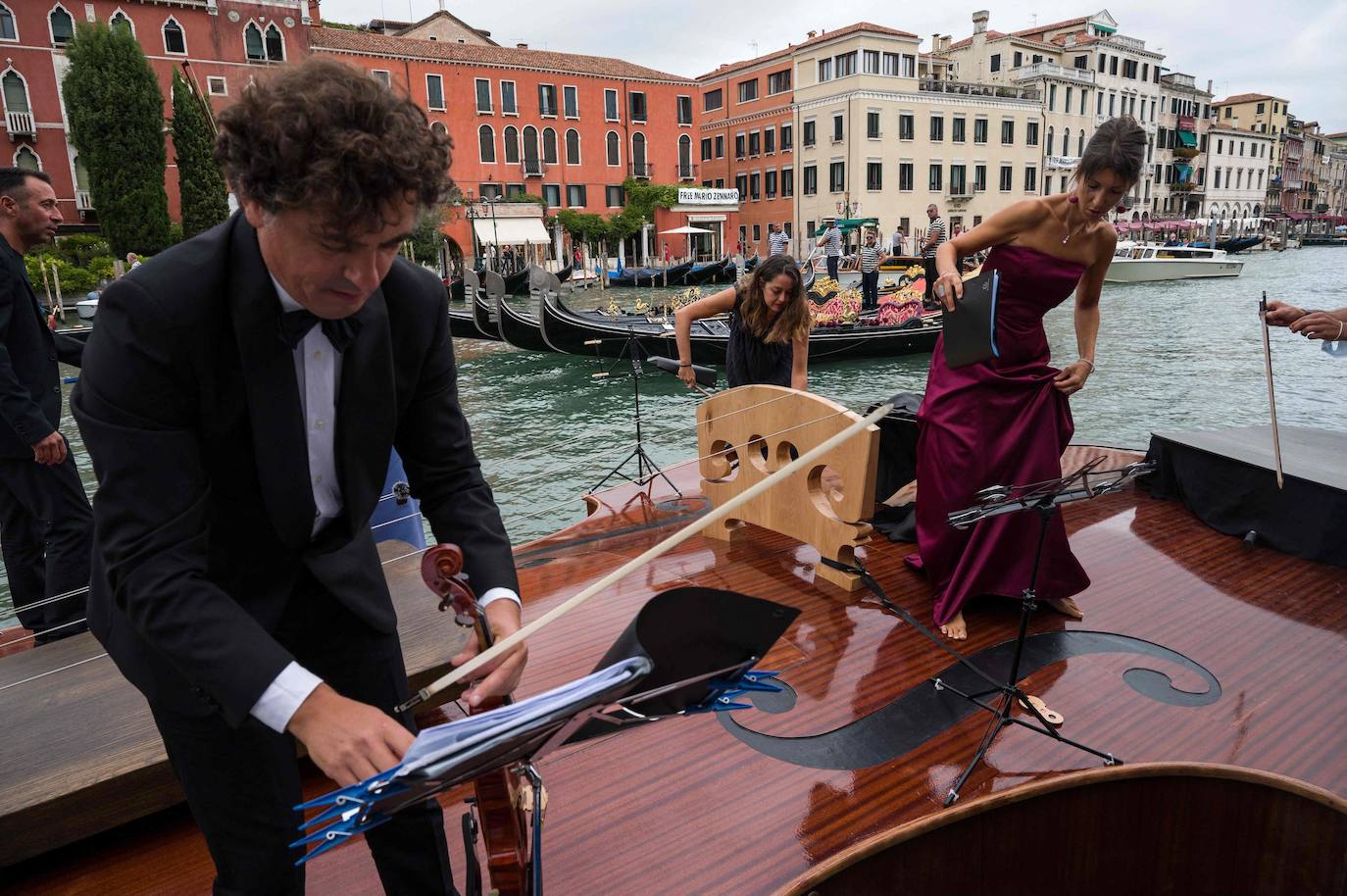 Fotos: Un violín en aguas de Venecia