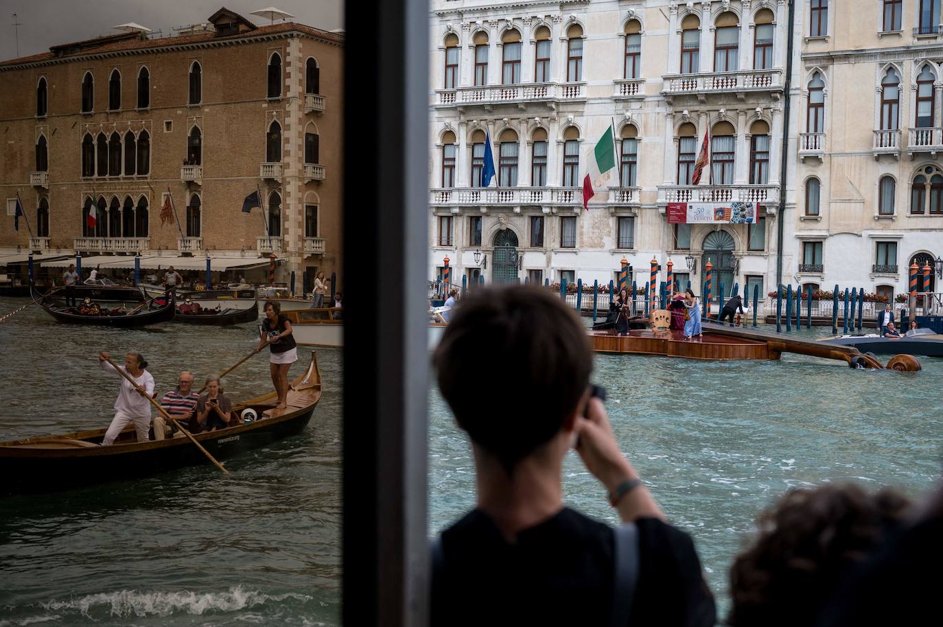 Fotos: Un violín en aguas de Venecia