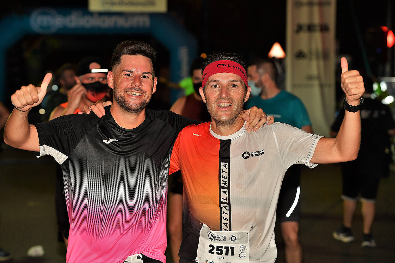 La carrera 15K Nocturna València Banco Mediolanum recorrió este sábado por la noche las calles de la ciudad. La prueba ha contado con cerca de 6.000 participantes y medidas de seguridad sanitarias, se ha celebrado finalmente tras dos años de parón por la pandemia. El keniata Emmanuel Moi Maru ha logrado la mejor marca de la carrera siendo el primer clasificado en categoría masculina con un tiempo de 42:14, mejor marca mundial del año.