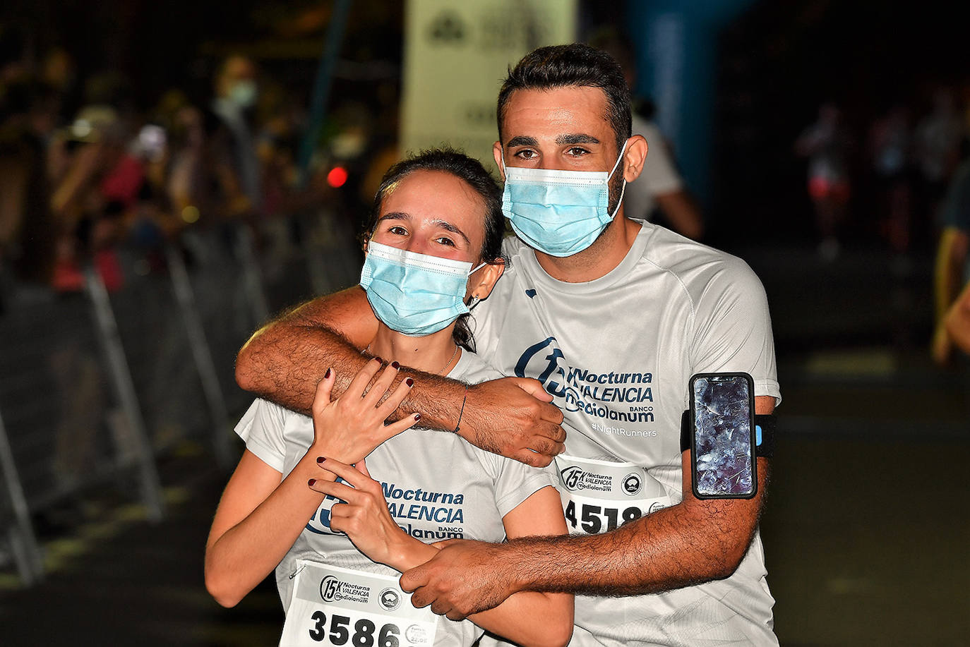 La carrera 15K Nocturna València Banco Mediolanum recorrió este sábado por la noche las calles de la ciudad. La prueba ha contado con cerca de 6.000 participantes y medidas de seguridad sanitarias, se ha celebrado finalmente tras dos años de parón por la pandemia. El keniata Emmanuel Moi Maru ha logrado la mejor marca de la carrera siendo el primer clasificado en categoría masculina con un tiempo de 42:14, mejor marca mundial del año.