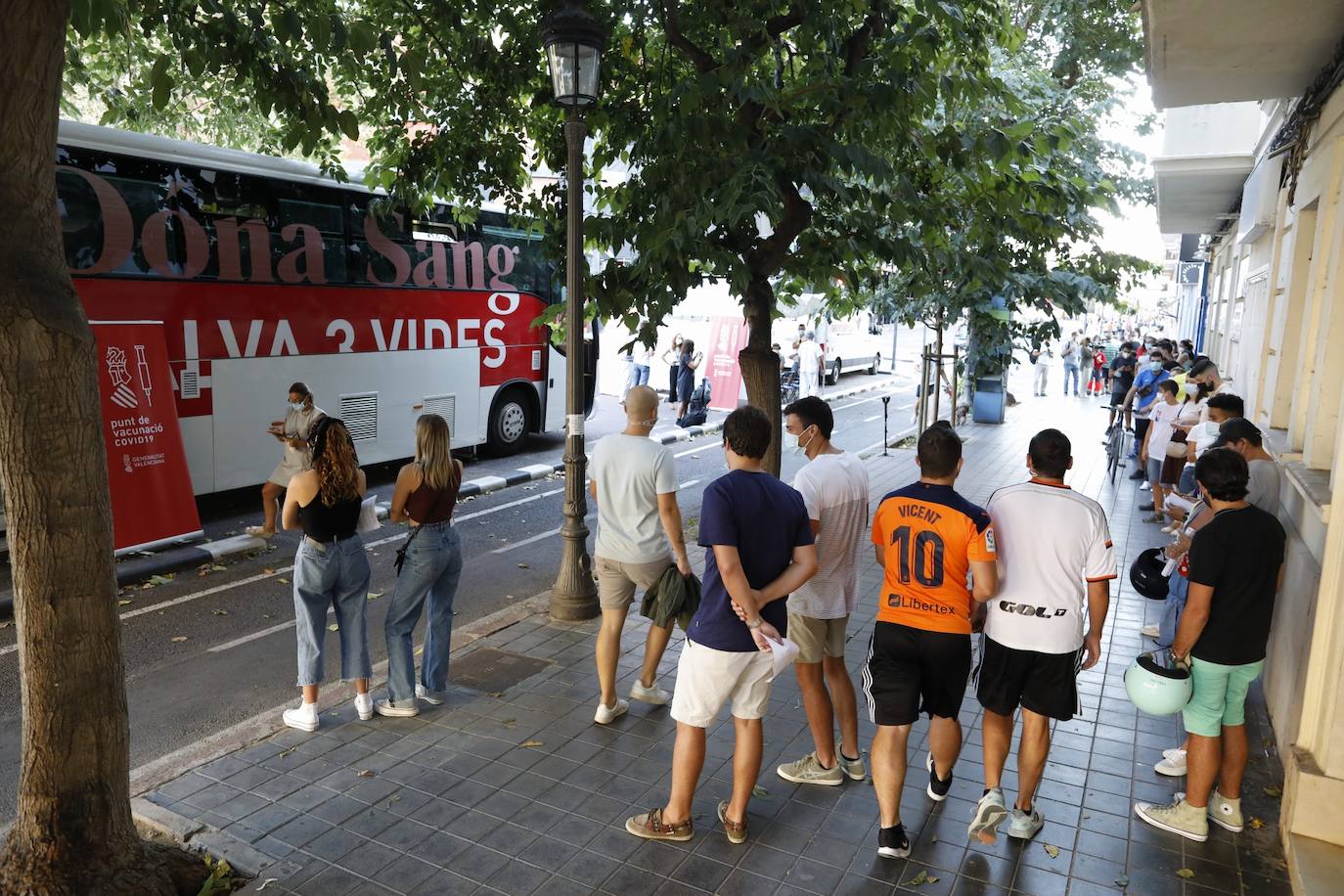 Fotos: Valencia CF - Real Madrid: Vacunación en Mestalla