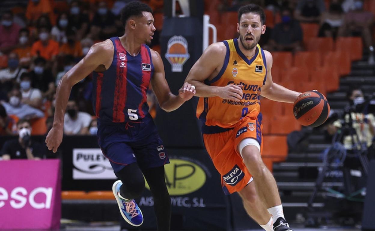 Van Rossom inicia un ataque durante el partido contra el Baskonia. 