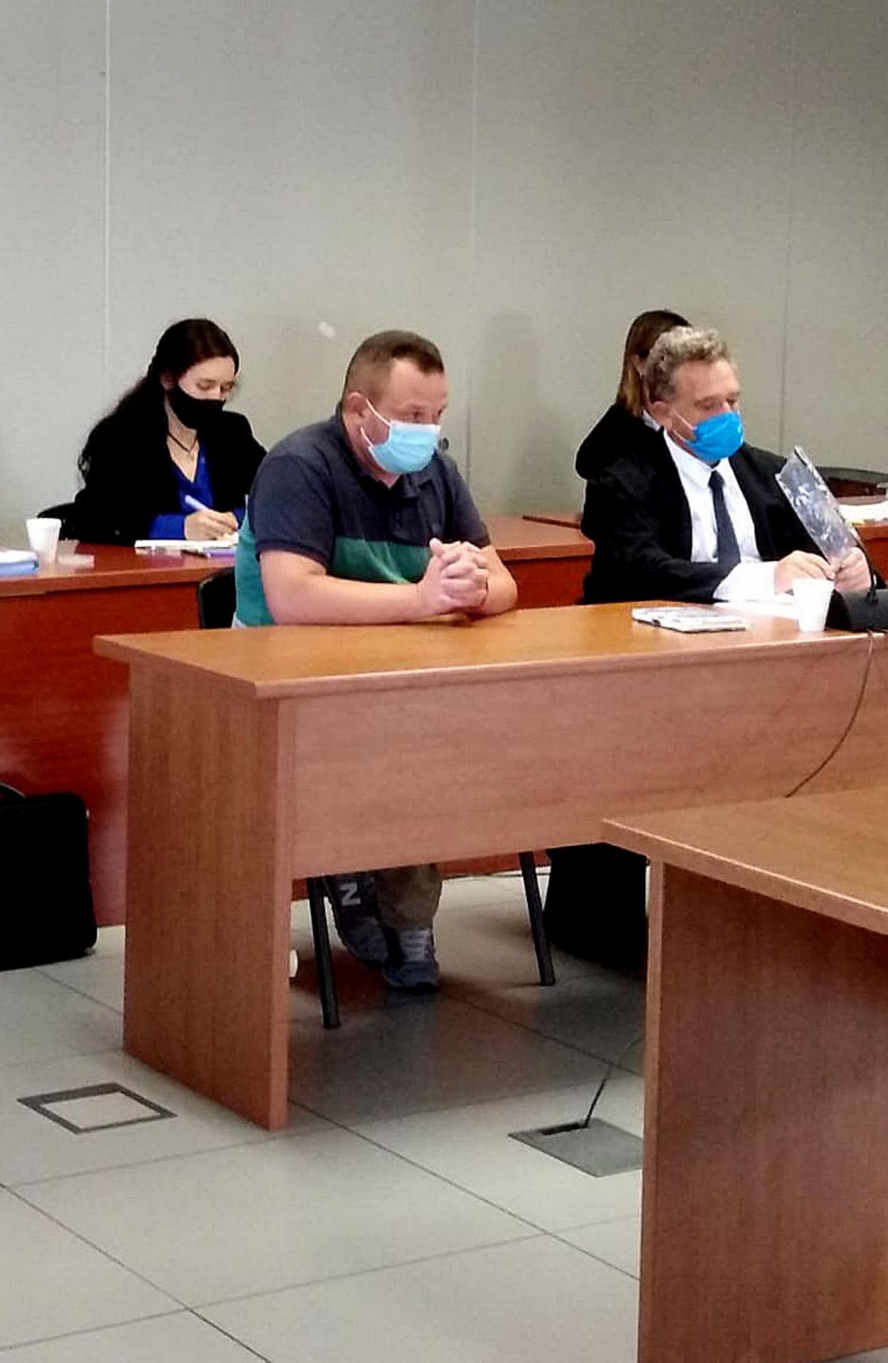 Santiago C. R., ayer, en el banquillo de los acusados. LP