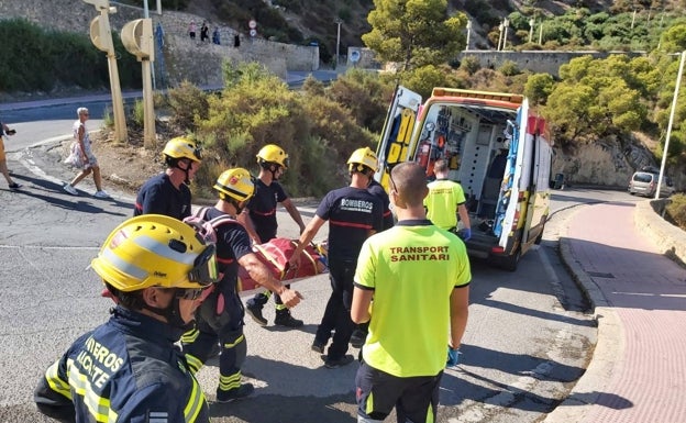 El hombre accidentado ha sido trasladado al hospital con múltiples golpes. 