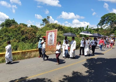 Imagen secundaria 1 - Procesión de la Virgen en Tinajas.