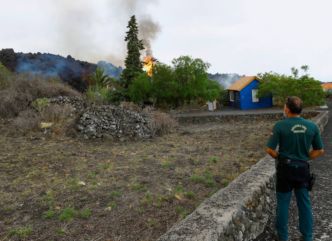 El volcán Cumbre Vieja emana lava por nueve grietas provocando miles de desalojos y la destrucción de viviendas, carreteras y cultivos