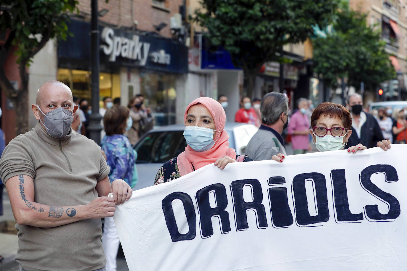 Fotos: Orriols protesta en la calle contra la inseguridad