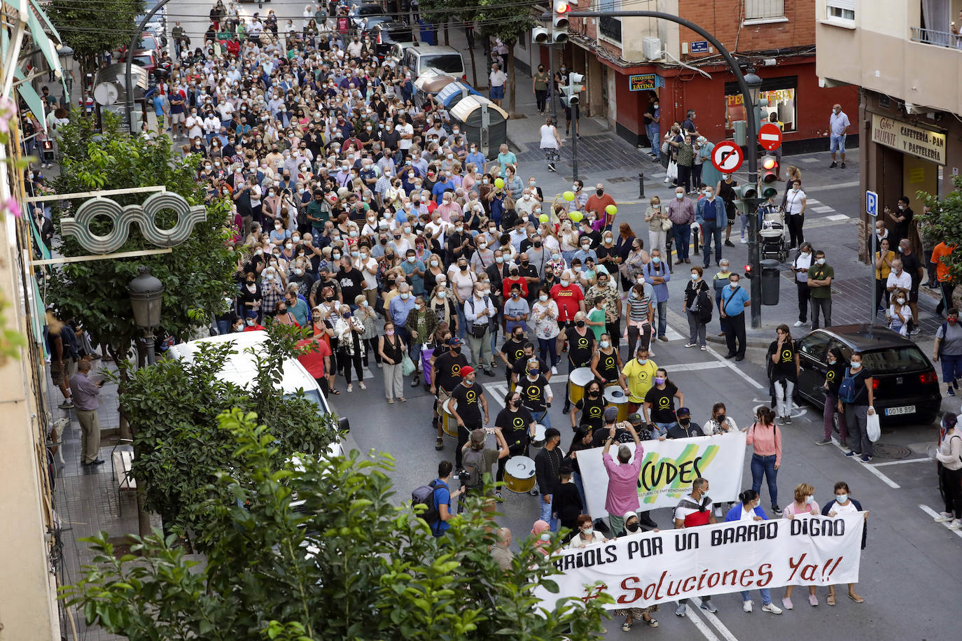 Fotos: Orriols protesta en la calle contra la inseguridad