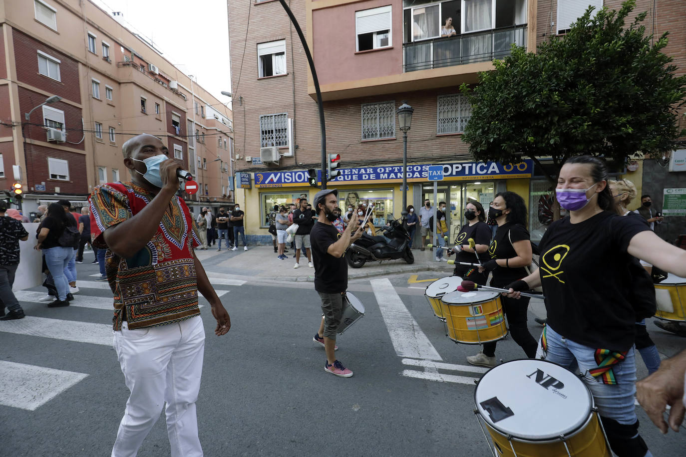 Fotos: Orriols protesta en la calle contra la inseguridad