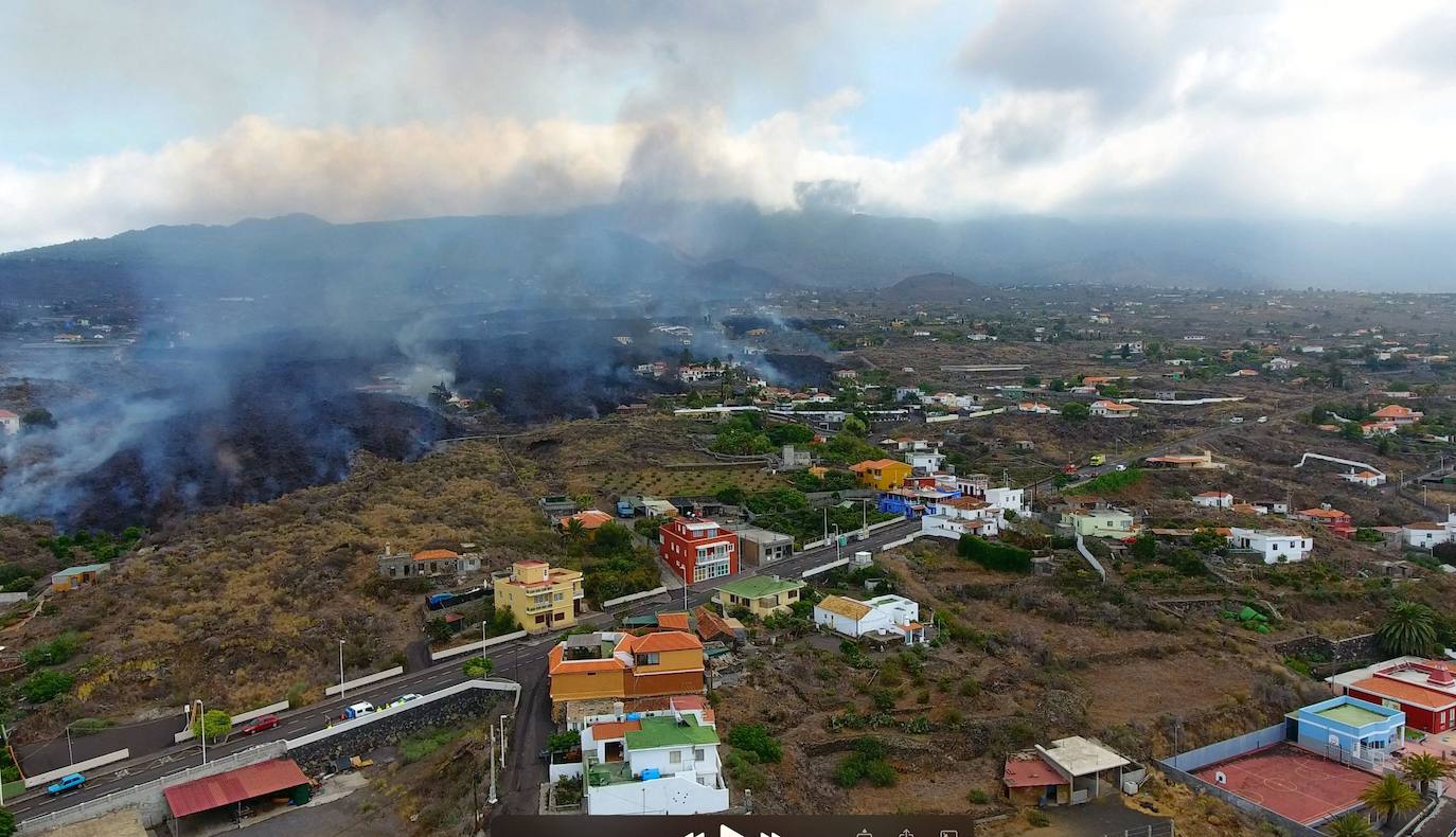 Los vecinos abandonaron su vivienda sin saber si el magma afectaría o no a la estructura. Cerca de 400 casas ha sido destruidas por la colada, pero alguna ha podido resistir a la erupción.